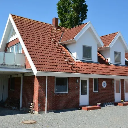 Bootsmann - Wassernah Mit Garten & Eingezaeunter Terrasse Lägenhet Gollendorf